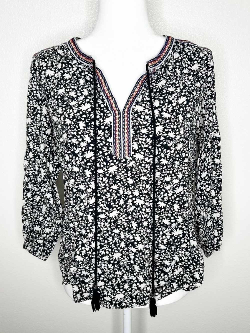 DR2 Womens Black & White Floral Tasseled Boho Peasant Top Size M EUC
